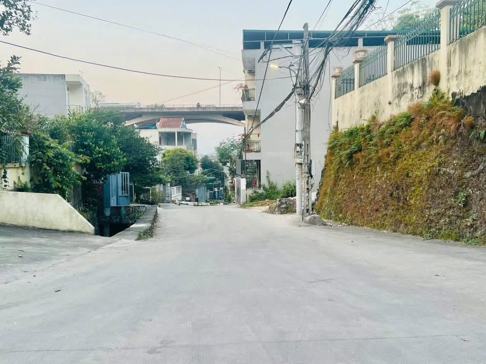 Đất nền Phường Yết Kiêu Hạ Long 75m² giá 2.35 tỷ - Đường xe khách thuận tiện!