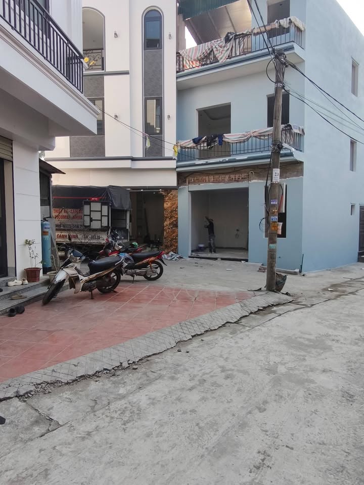 Nhà 3 tầng ngõ 10 Cao Xanh 50m² giá 2.9 tỷ - Ô tô đỗ cửa, đầy đủ nội thất