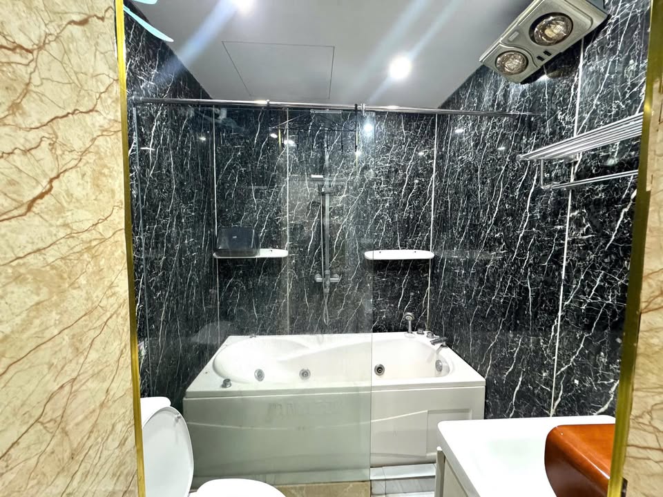 Studio Cao cấp Vinhome Green Bay 8 triệu/tháng - Bồn tắm sang trọng