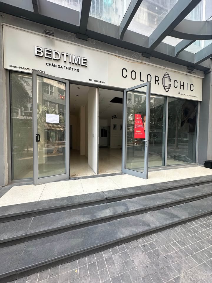 Shophouse cho thuê Times City 70m² - View bể bơi, đông đúc cư dân!