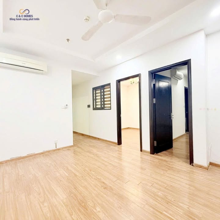 Căn hộ T10 Kim Liên 2PN giá tốt - View công viên Yên Bình tuyệt đẹp!