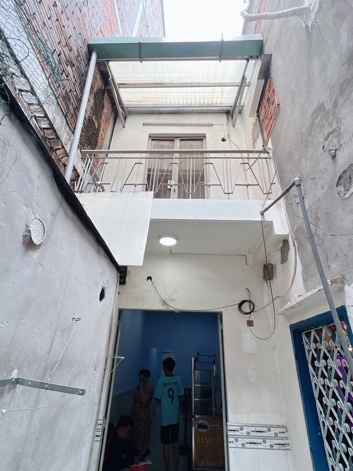 Nhà cấp 4 tại Quận 4, 31m² giá 1.85 tỷ - Bán gấp, không lo giải tỏa!