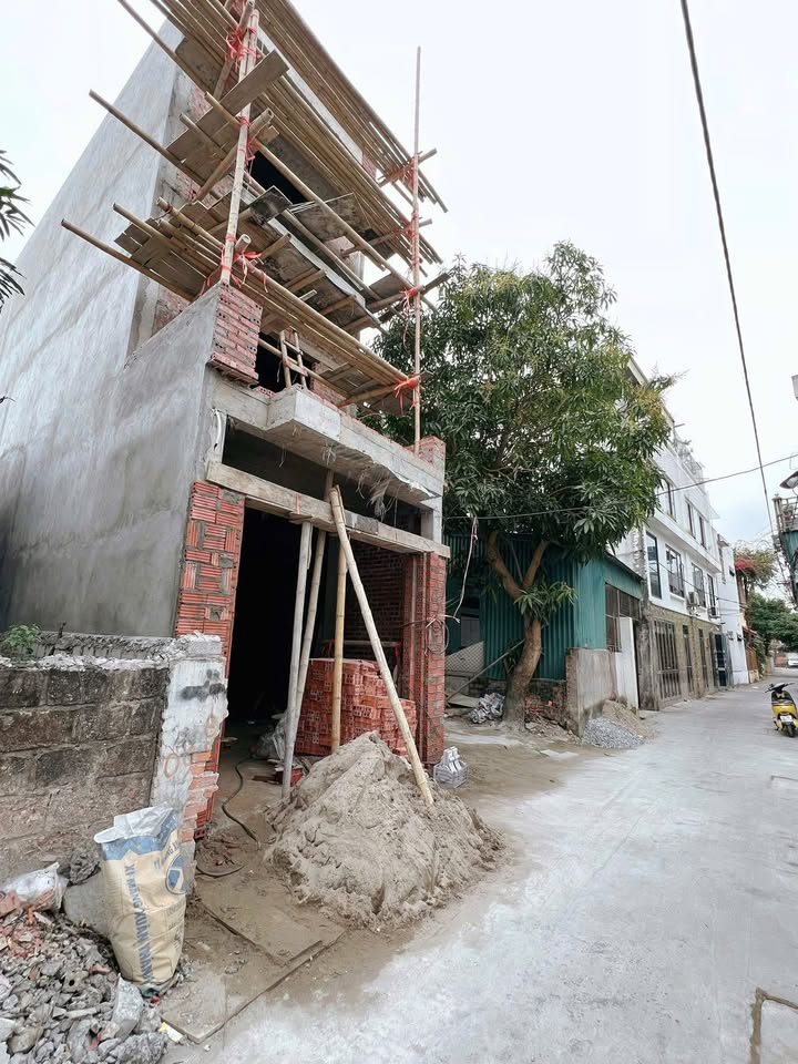 Nhà 3 tầng Phú Xuân 56m² giá 2.x tỷ - Thiết kế hiện đại, ô tô vào nhà!