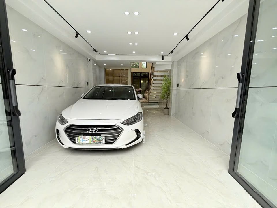 Nhà đẹp 4 tầng tại Bàu Cát, Tân Bình - 128m² giá 17 tỷ - Sẵn sàng vào ở!