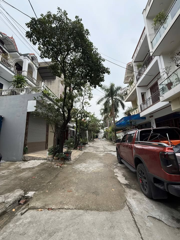 Nhà 3 tầng phường Hoa Lư 375m² giá 5 tỷ - Thiết kế sang trọng, gần trung tâm!