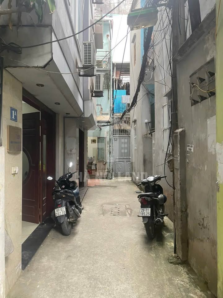 Nhà Mặt Đường Láng Cầu Giấy 52.7m² giá 14 tỷ - Đầu tư sinh lời cao!