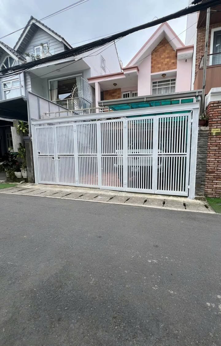 Bán nhà đất Đà Lạt 300m² giá 27 tỷ - Kinh doanh sầm uất gần hồ Xuân Hương!