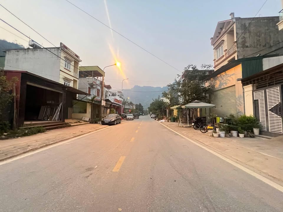 Đất thổ cư đẹp Phùng Hưng 90m² giá chỉ 2 tỷ - Kinh doanh thuận lợi!