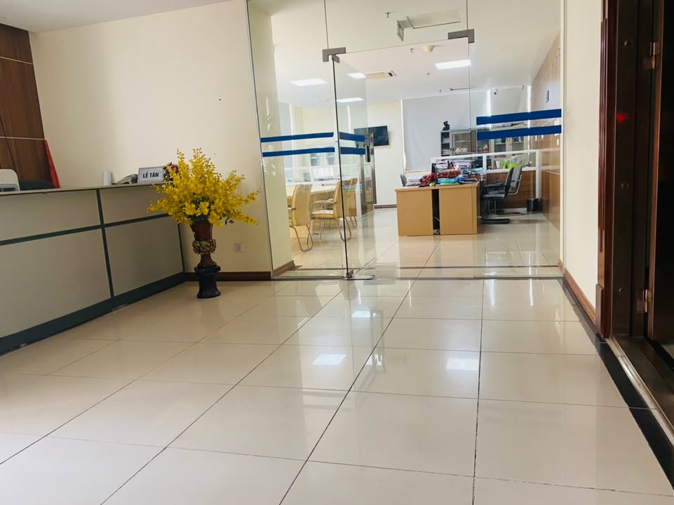 Sàn thương mại Phùng Hưng, Hà Đông 300m² giá 9.9 tỷ - Đầu tư sinh lời ngay!