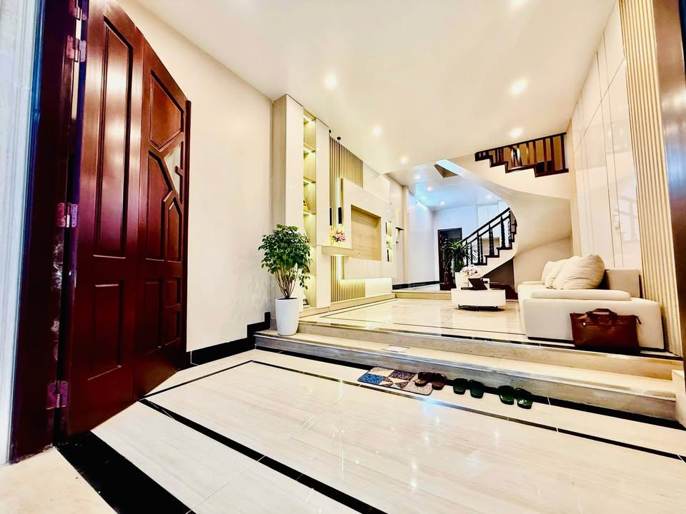 Nhà phố Minh Khai 52m² giá 12 tỷ - Ô tô đỗ cổng, tặng nội thất