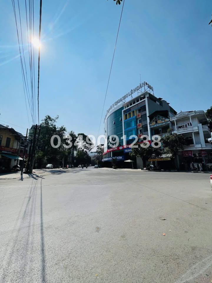 Nhà phố Lê Hoàn, Thanh Hóa 70m² giá 3 tỷ - Ngõ ô tô, gần chợ