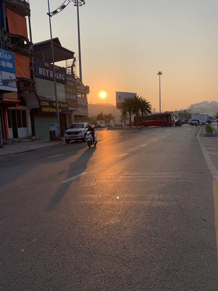 Nhà mặt tiền Phường Việt Hưng 150m² giá chỉ 1x tỷ - Kinh doanh sầm uất!