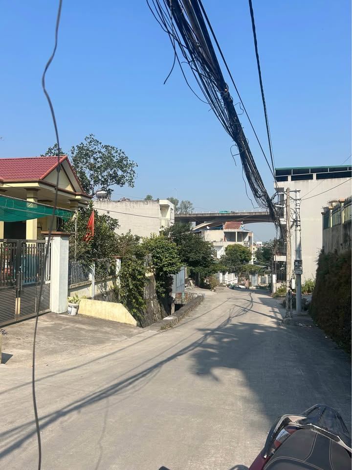 Đất Yết Kiêu Hạ Long 75m² giá 2.3 tỷ - Vị trí đắc địa, xe khách quay đầu!