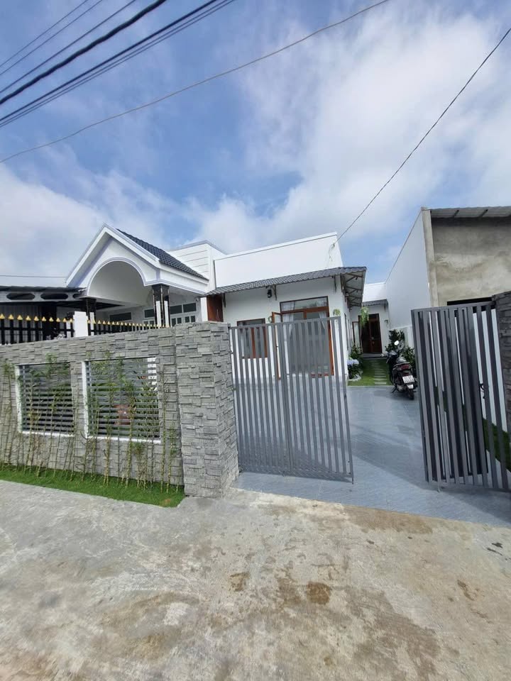 Nhà mới hẻm ô tô xã Tân Tây, Gò Công Đông 176m² giá 1.15 tỷ - Sổ hồng riêng chính chủ!