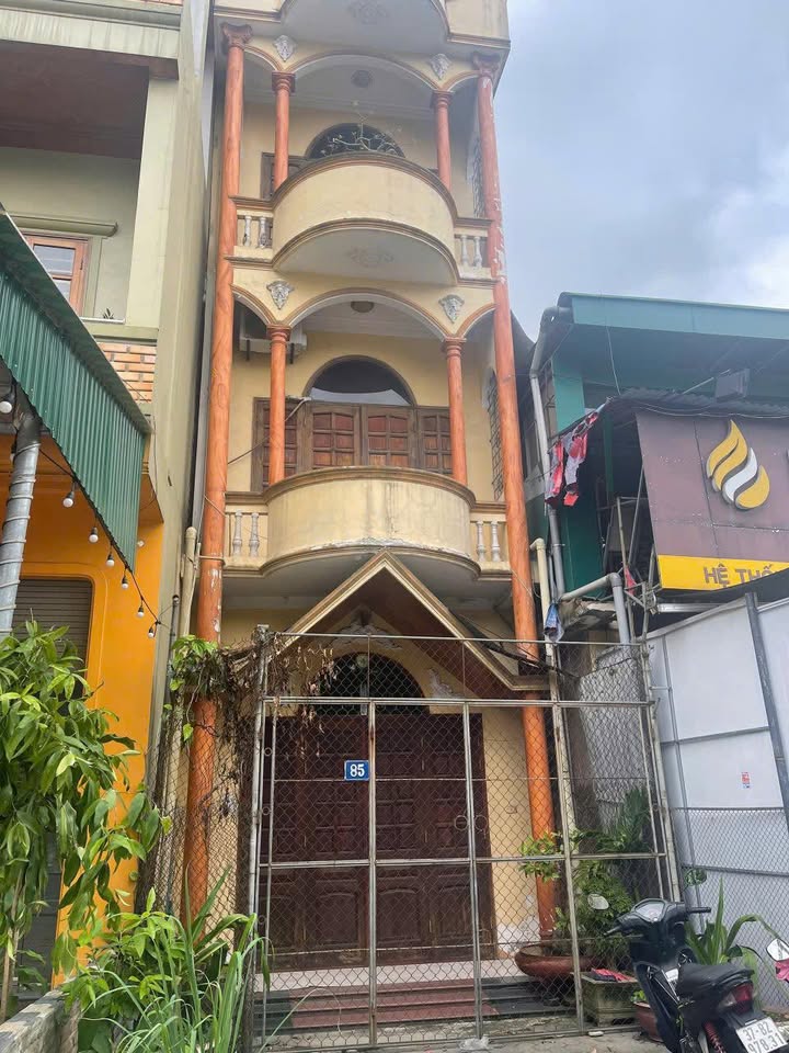 Cho thuê nhà 3 tầng mặt đường Nguyễn Thái Học, TP Vinh, Nghệ An - Kinh doanh sầm uất!