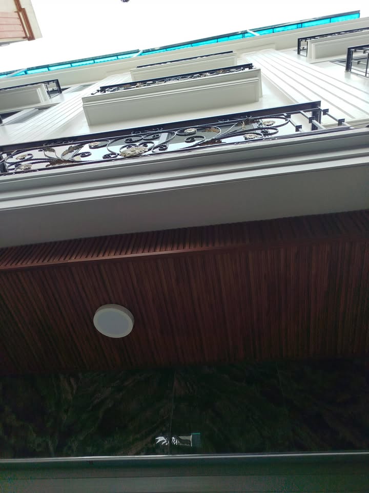 Nhà mới 5 tầng Đông La, Hoài Đức 33m² giá 5.25 tỷ - Sổ đỏ chính chủ, nội thất hoàn thiện!