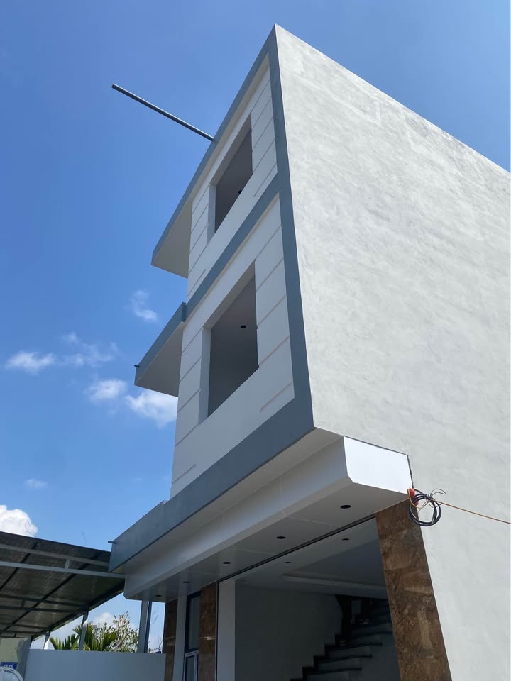 Nhà 3 tầng đẹp tại Dốc Giao Thông Cột 8 - Giá chỉ 2 tỷ!