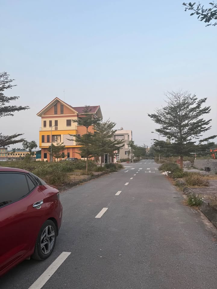 Townhouse TDC Hòa Bình, Vũ Thư 218m² giá 3.3 tỷ - Hướng Đông, cơ hội đầu tư tuyệt vời!