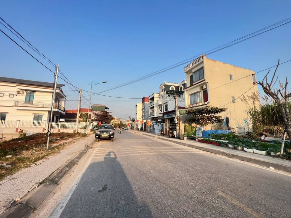 Đất mặt đường Lê Lợi, Phường Hoành Bồ, 130m² giá 2.4 tỷ - Cơ hội đầu tư tuyệt vời!