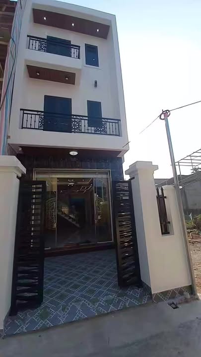 Nhà 3 tầng độc lập Kiều Trung, Hồng Thái, 61m² giá 2.7 tỷ - Sẵn sàng vào ở ngay!