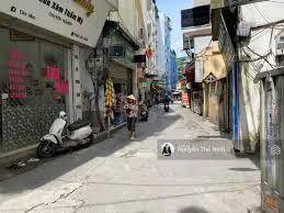 Nhà phố Trần Thái Tông 180m² giá 7.9 tỷ - Lô góc, gần tàu điện!