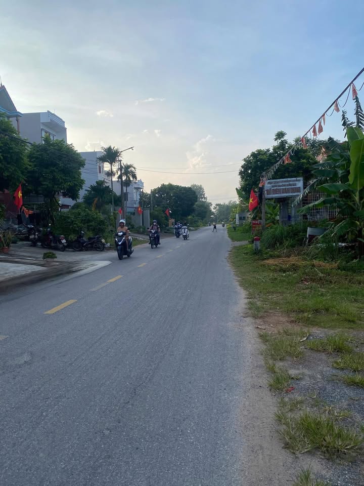 Đất mặt tiền TL299B Thôn Voi 100m² giá chỉ 2.6 tỷ - Cơ hội đầu tư tuyệt vời!