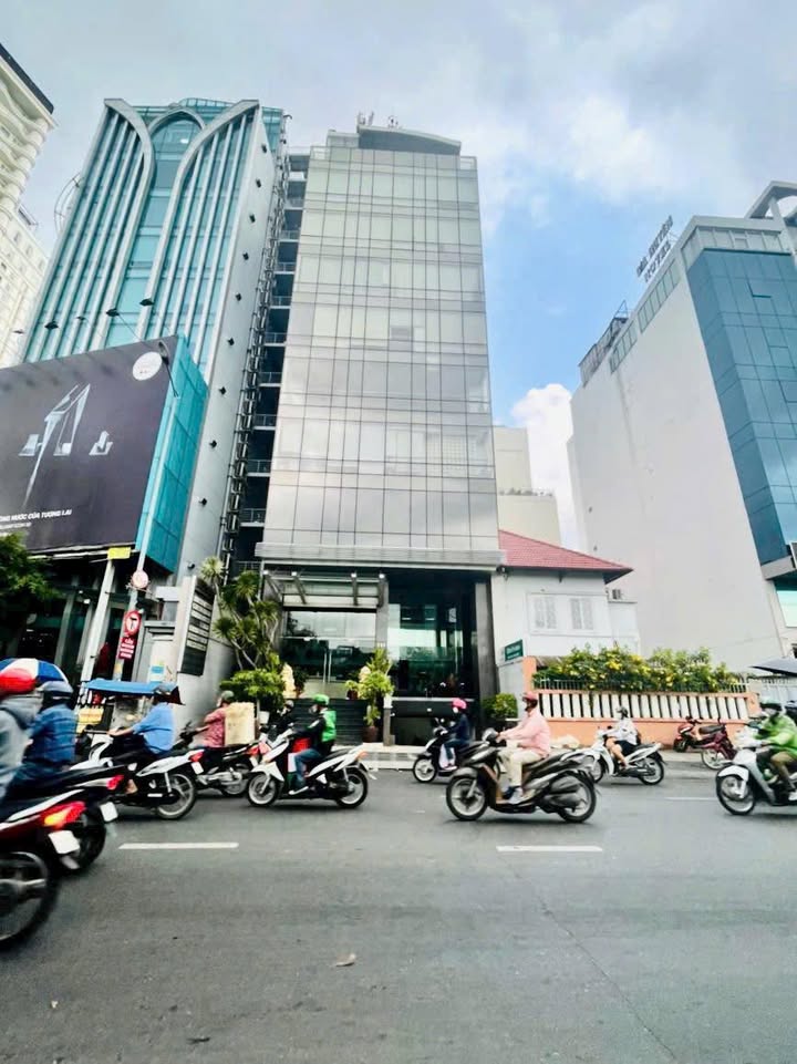 Bán toà nhà văn phòng 111 Lý Chính Thắng, Quận 3 - Đầu tư sinh lời ngay!