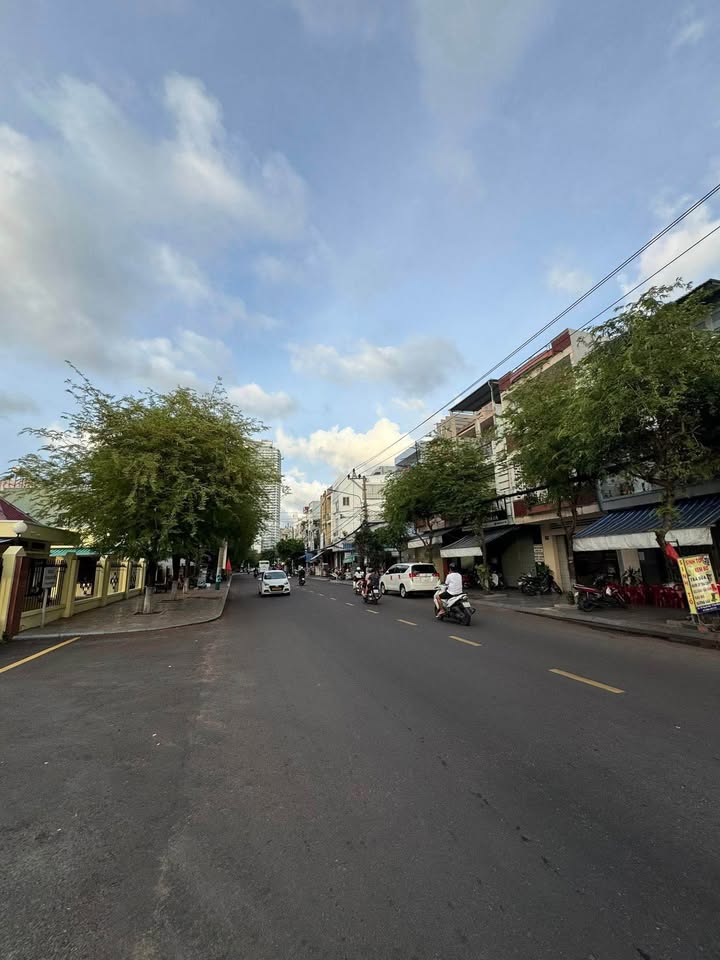 Nhà mặt tiền Nguyễn Huệ, Quy Nhơn 50m² giá 7.2 tỷ - Cơ hội đầu tư tuyệt vời!