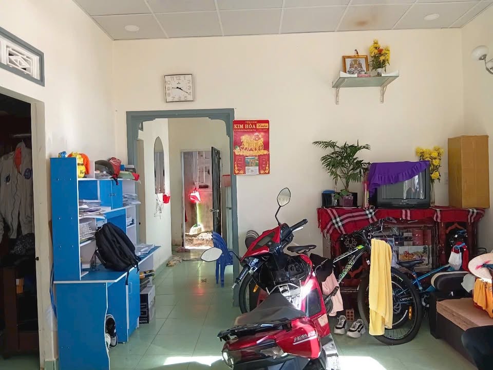 Nhà phố Nguyên Tử Lực Đà Lạt 70m² giá 1.7 tỷ - Sổ hồng chính chủ, xem ngay!