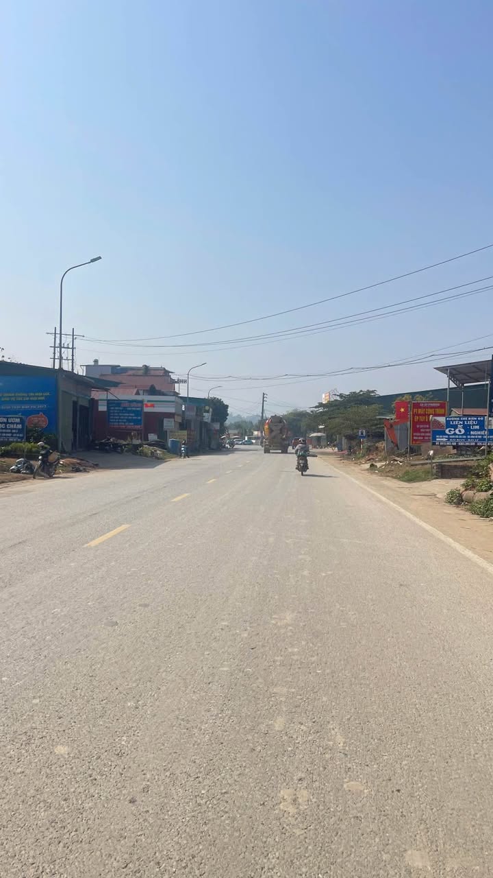 Nhà 3 tầng Phường Đề Thám 249m² giá 3.X tỷ - Đất rộng, ở ngay!