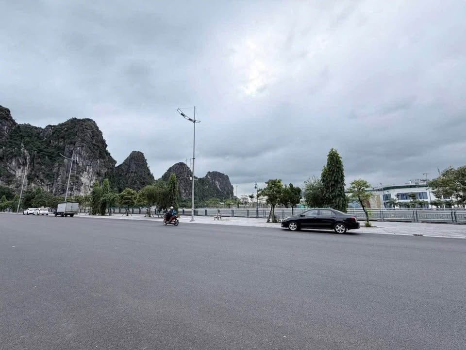 Đất mặt đường Chính Đông Hồ Hạ Long 80m² - Kinh doanh sầm uất chỉ hơn 10 tỷ!