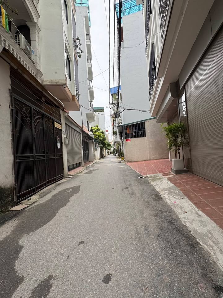 Nhà phố Bồ Đề 175m² giá 7 tỷ - Thiết kế hiện đại, sẵn sàng vào ở!