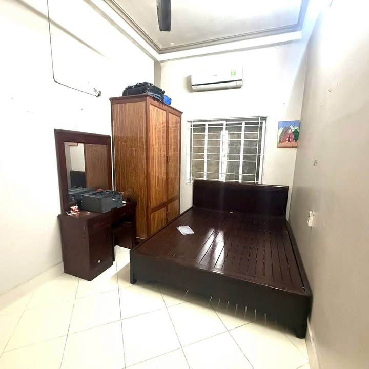 Nhà phố Bồ Đề, quận Long Biên 3PN giá 8 triệu - Một nơi lý tưởng cho gia đình và kinh doanh online!