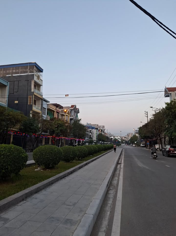 Bán đất TĐC Đồng Quýt, Nguyễn Văn Cừ 80m² giá 5 tỷ - Vị trí đắc địa, view vườn hoa!