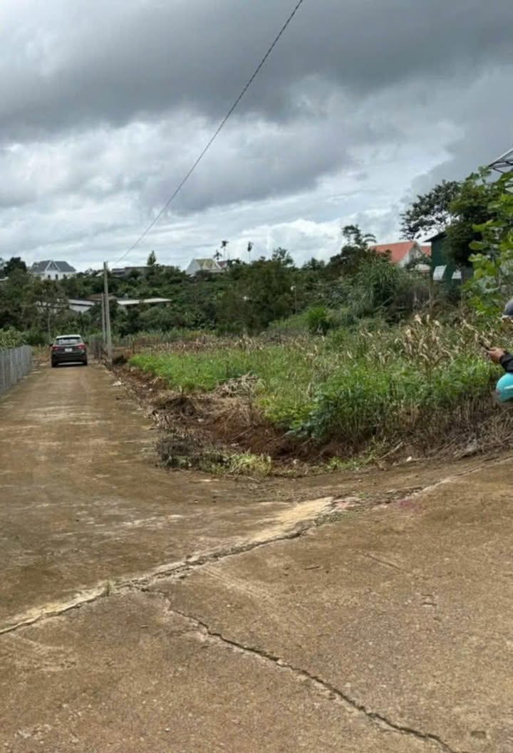 Đất nền lô góc 2 mặt tiền tại Đà Lạt 468m² giá chỉ 1.2 tỷ - Đầu tư sinh lời ngay!