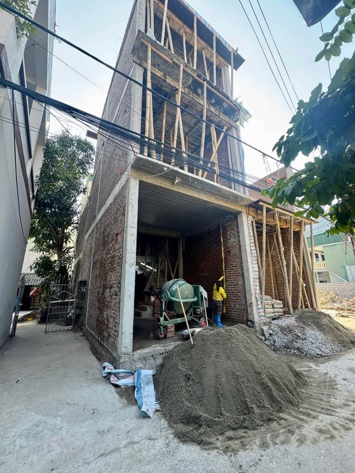 Nhà 3 tầng Phú Sơn 50m² giá 2 tỷ - Sổ đỏ giao dịch ngay!