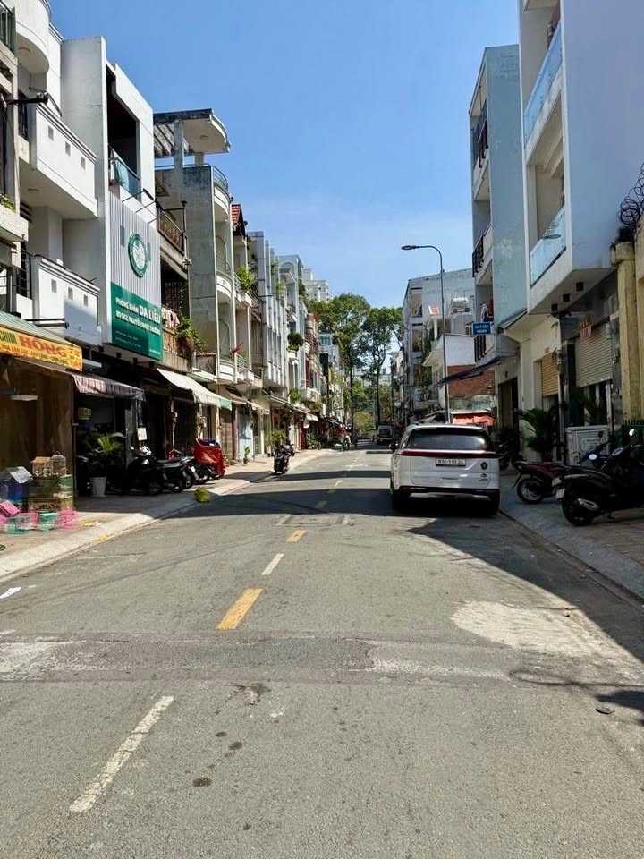 Nhà phố Tân Hưng Quận 5, 68m² giá 12 tỷ - Hẻm xe hơi rộng rãi!