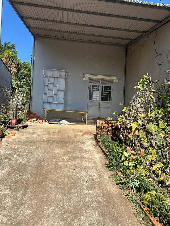 Nhà bán chính chủ tại Phường Nghĩa Đức, TP Gia Nghĩa 180m² giá 1.3 tỷ - Hướng Tây Nam, gần công an