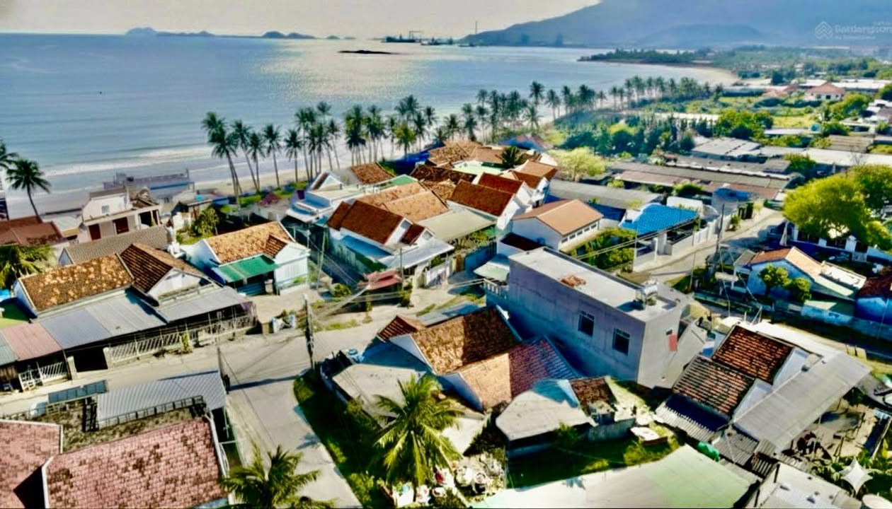 Nhà góc 2 mặt đường tại Dốc Lết, 225m² giá 6 tỷ - Cơ hội đầu tư ven biển!