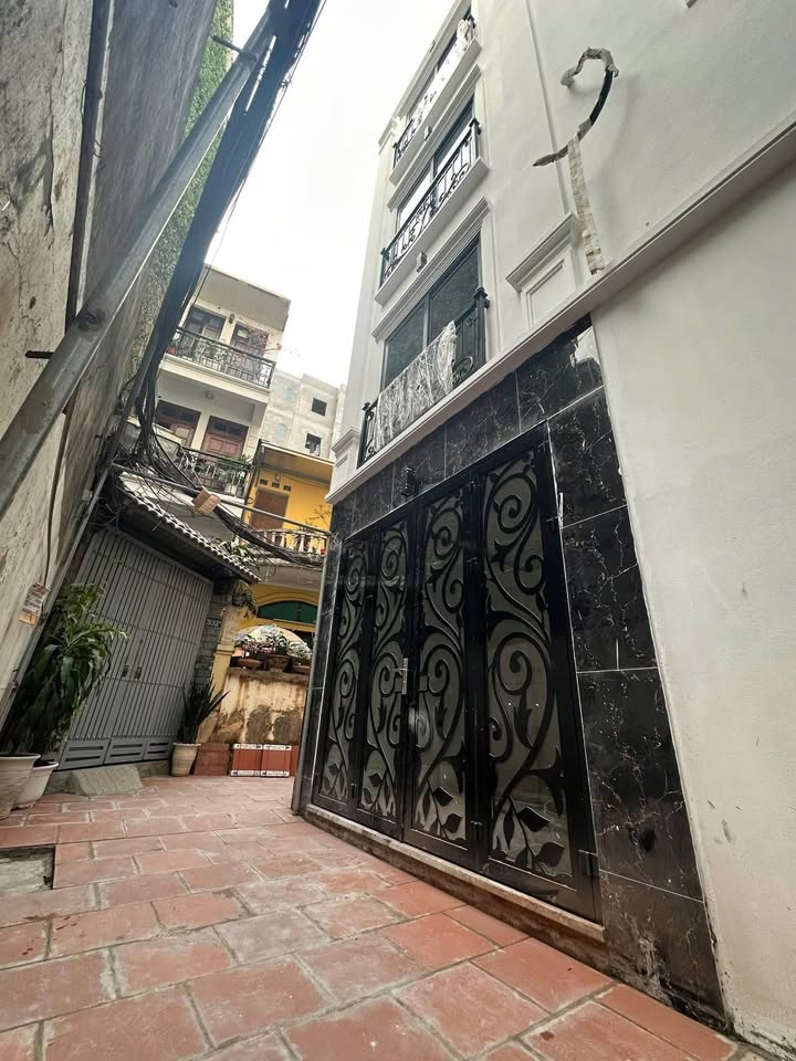 Nhà Căn Góc TT Hai Bà Trưng, Hà Nội 150m² giá 10.5 tỷ - Full nội thất, sẵn sàng ở ngay!