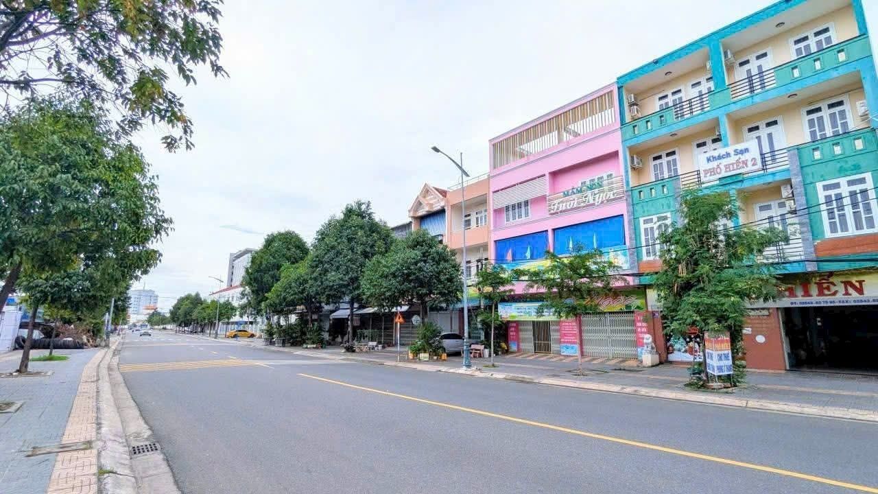 Nhà 1 trệt 2 lầu mặt tiền Lê Quang Định, 82m² giá 9.6 tỷ - Sẵn sàng vào ở!