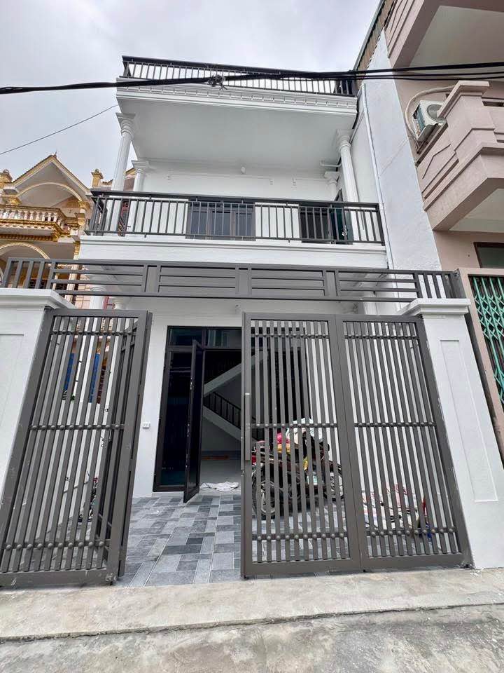 Nhà 2 tầng Tiến Thọ, Quảng Thịnh 85m² giá 2 tỷ - Ô tô đỗ cửa, gần chợ trường