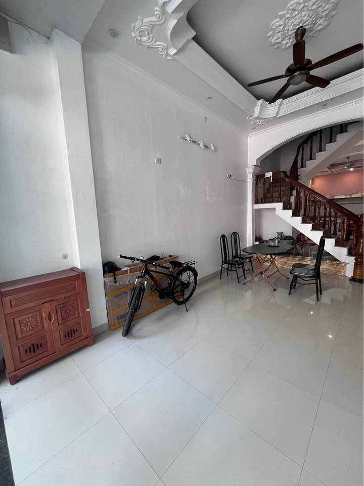 Cho thuê nhà 3 tầng mặt đường Nguyễn Trinh Tiếp 66m² giá 6 tỷ - Dòng tiền ổn định!