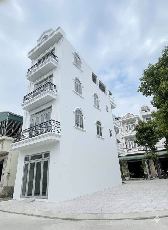 Nhà Đẹp 4 Tầng Trung Tâm Cột 2 Hạ Long 52.6m² giá 4 tỷ - Đối diện Đài Truyền Hình!