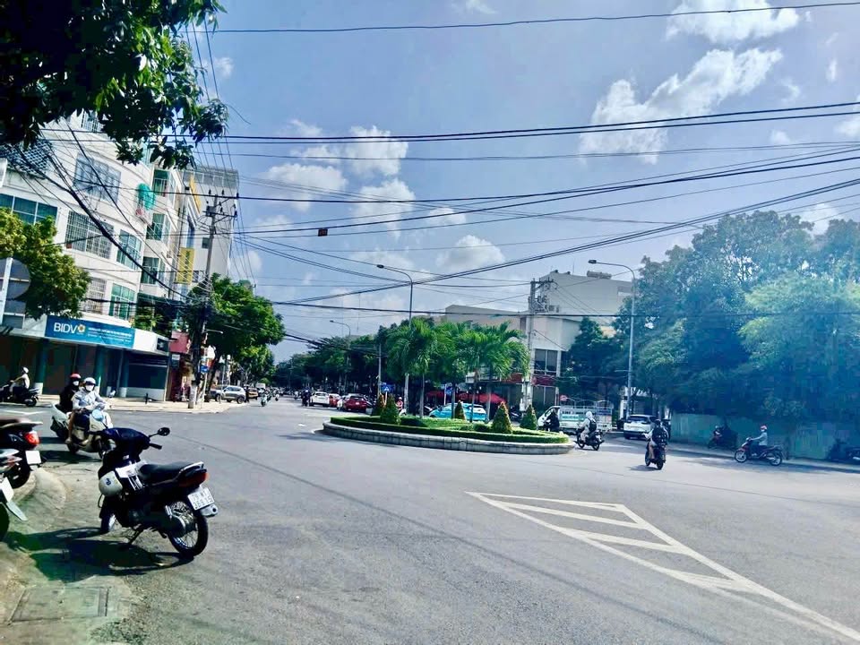 Nhà mặt phố Dã Tượng, Nha Trang 87m² giá 12.65 tỷ - View công viên đắc địa!