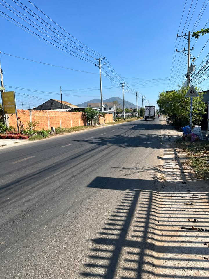 Đất nền 350m² đường DT712, La Gi, Bình Thuận - Gần chợ, trường học, giá chỉ 2.35 tỷ!