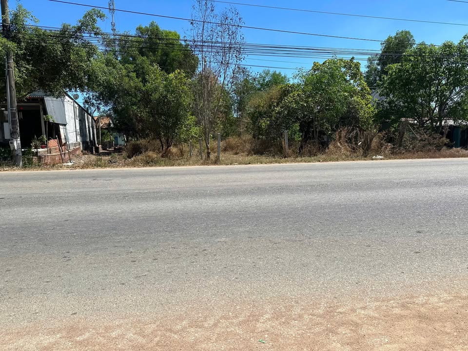 Đất thổ cư 1.150m² mặt tiền Tlộ 720 - Giá chỉ 2.7 tỷ chính chủ!