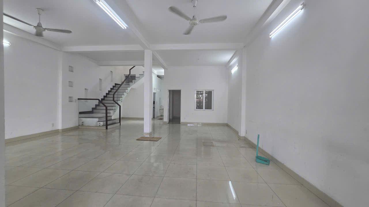 Nhà cho thuê đường Lê Trọng Tấn, quận Tân Phú, 200m² - Giá chỉ 25 triệu/tháng!
