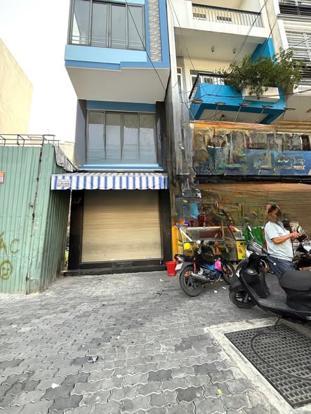 Cho thuê mặt tiền nhà 4 tầng Trường Sơn, Quận 10, 28m² giá 27 triệu - Vị trí đắc địa cho kinh doanh!