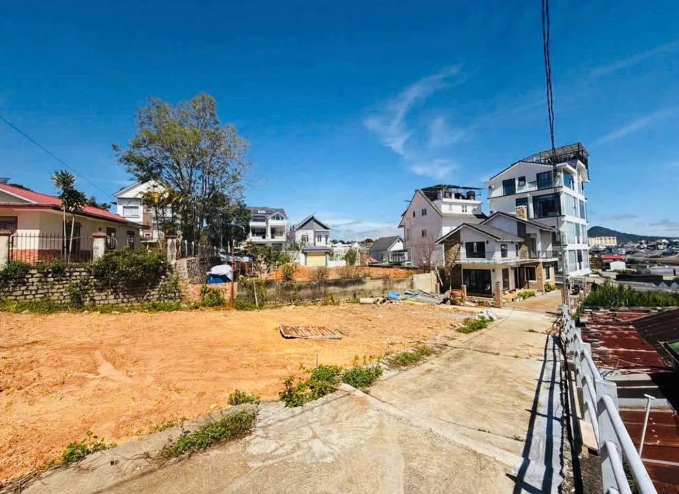 Lô đất Phù Đổng Thiên Vương Đà Lạt 200m² giá 9.4 tỷ - Đầu tư lý tưởng cho nghỉ dưỡng!